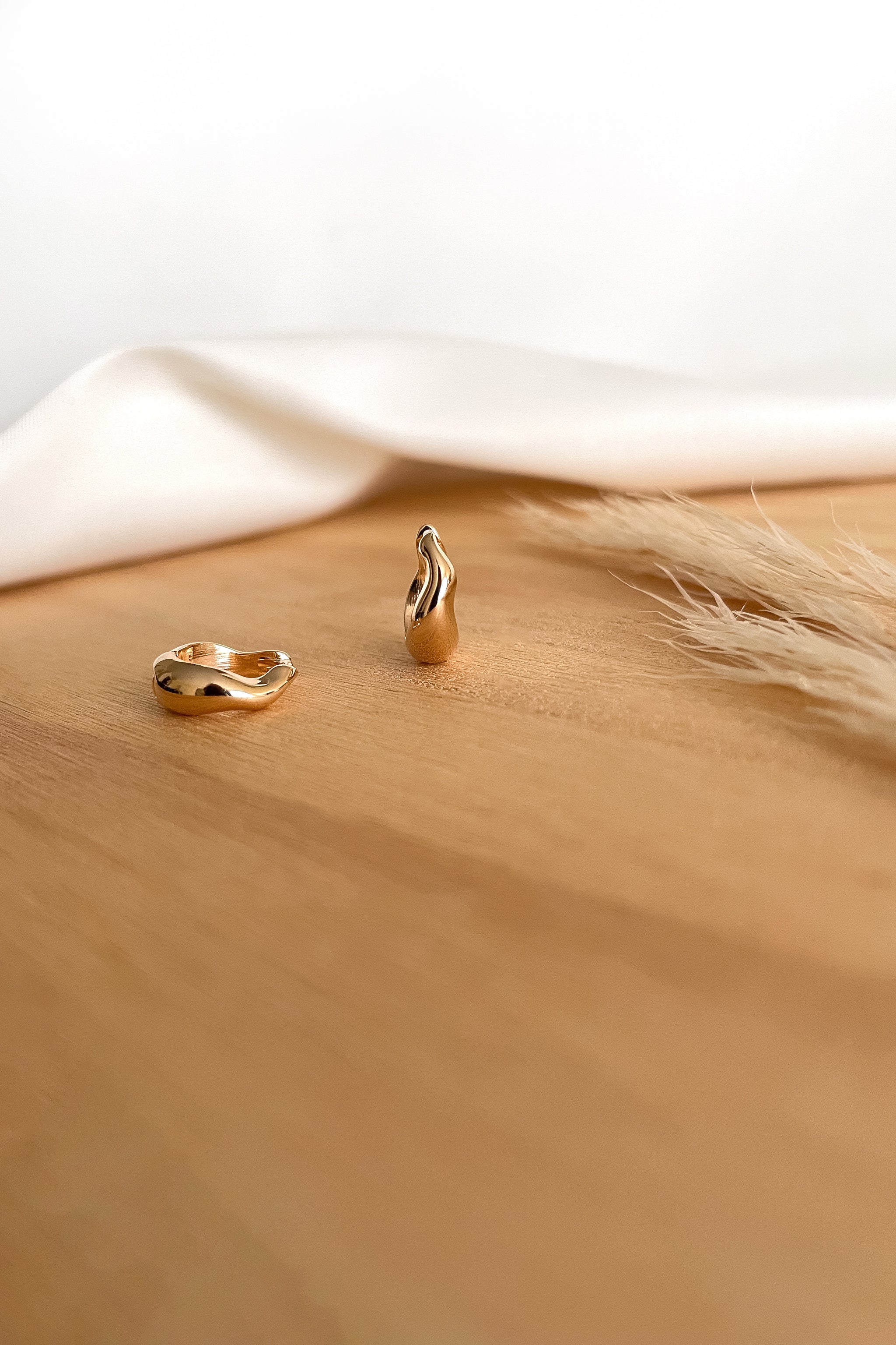 Paire De Boucles D'oreilles Moderne – Modèle 94-36, Occasion, Sans Marque